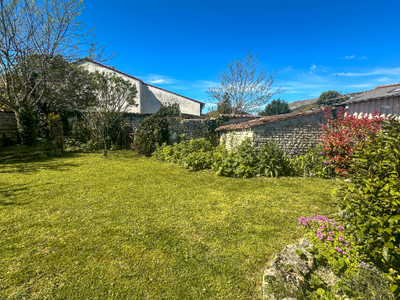 French property for sale in Varaize, Charente-Maritime - €162,000 - photo 2