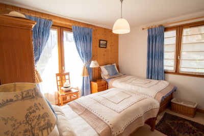 VERY RARE & EXCLUSIVE 4 en suite bedroom chalet + 2 garages just moments from the piste in Le Praz, Courchevel
