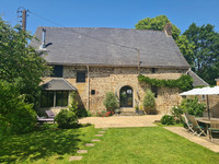 Propriété à vendre à Saint-Berthevin-la-Tannière, Mayenne - 232 000 € - photo n°1