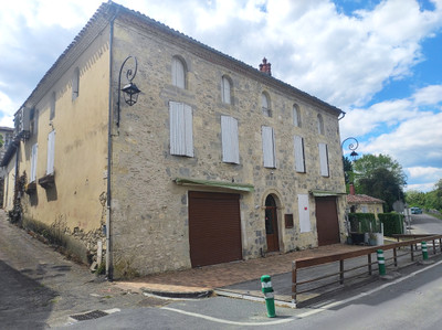 Commerce à vendre à Nérac, Lot-et-Garonne, Aquitaine, avec Leggett Immobilier