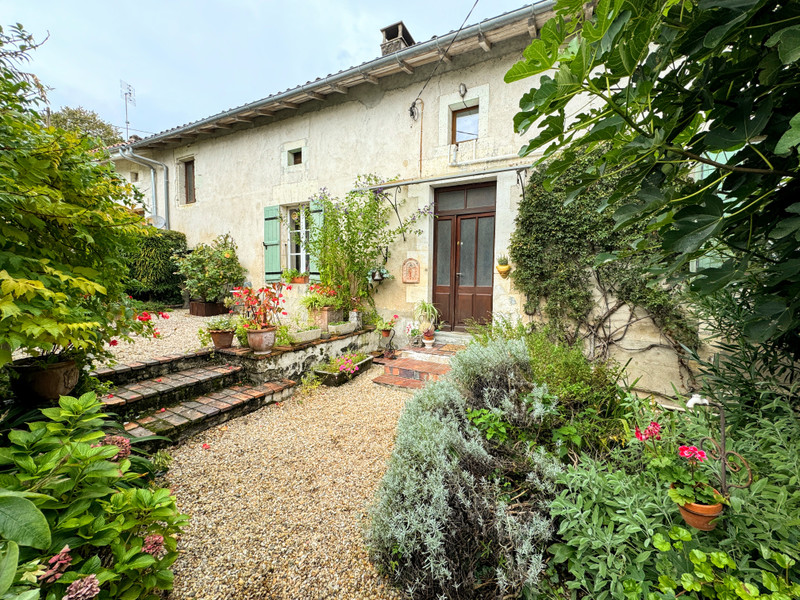 Maison à vendre à Bellon, Charente - 198.000 € - photo 1