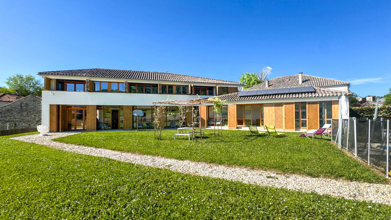 Maison à vendre à Montcuq-en-Quercy-Blanc, Lot - 595.000 € - photo 1