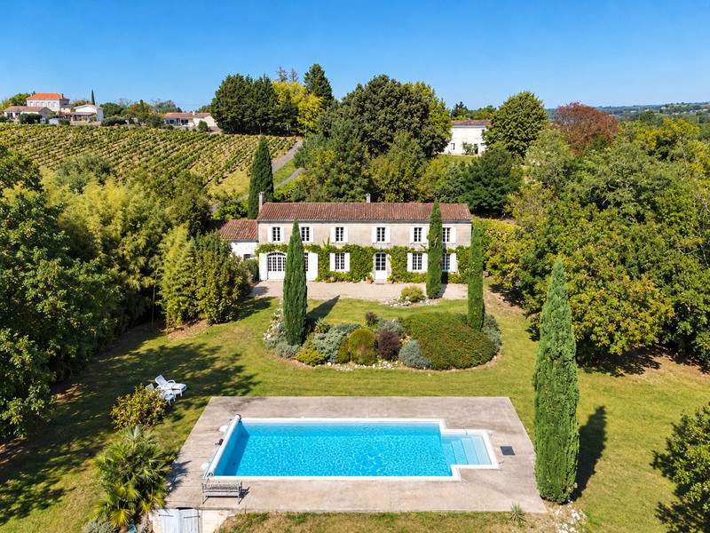 French property for sale in Mombrier, Gironde - €420,000 - photo 0