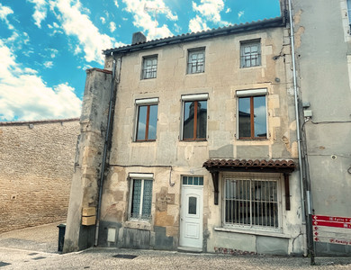 building for sale in Charente