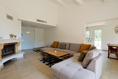 French property for sale in Les Arcs, Var - €550,000 - photo 5