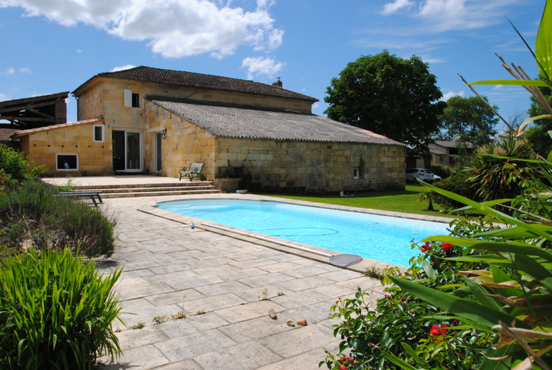 House in SaintÉmilion Gironde Lovely stone house. Master suite on