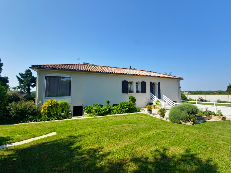 French property for sale in Longèves, Vendée - €380,000 - photo 1