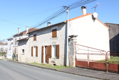 Maison à vendre à La Chapelle, Charente, Poitou-Charentes, avec Leggett Immobilier