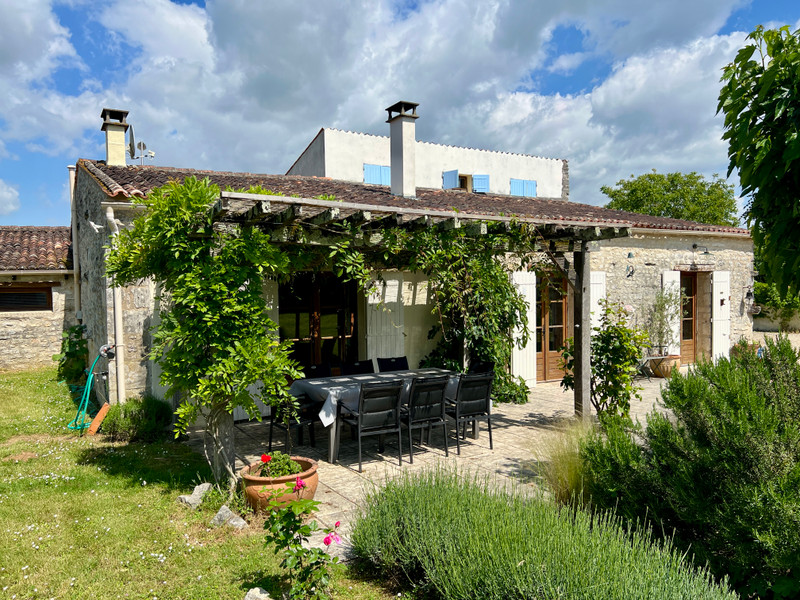 Propriété à vendre à Geay, Charente-Maritime - 381 600 €