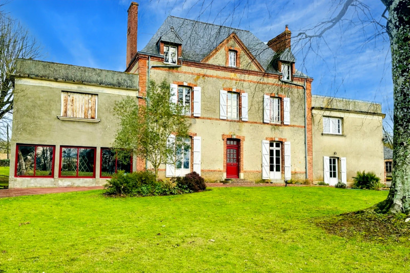 French property for sale in Évron, Mayenne - €548,000 - photo 0