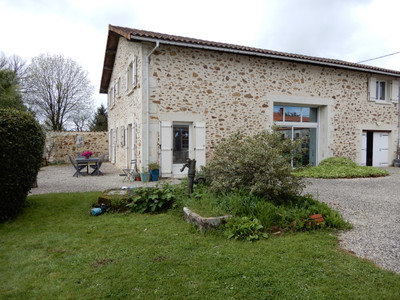 French property for sale in Le Lindois, Charente - €295,000 - photo 8