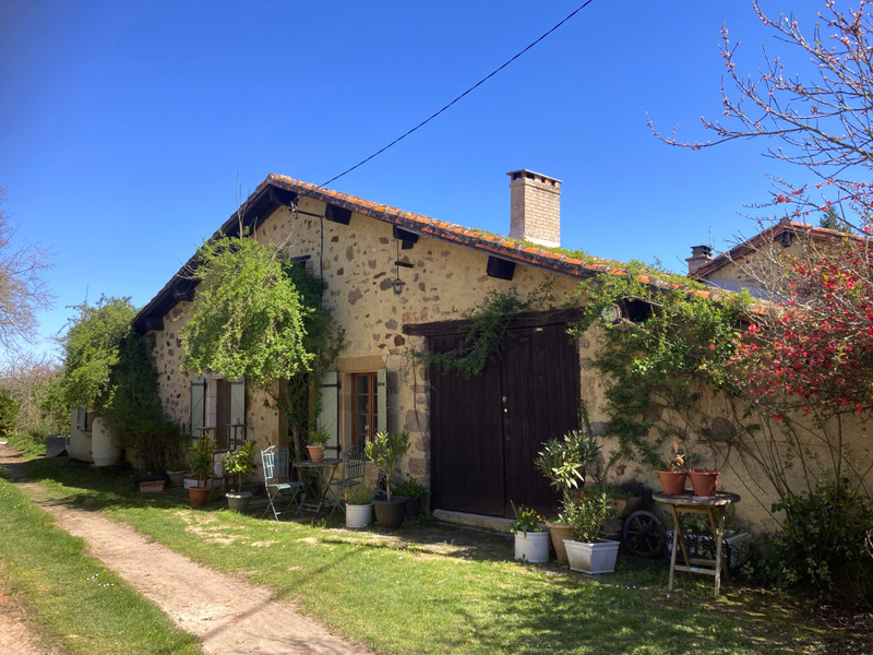 Maison à vendre à Availles-Limouzine, Vienne - 95.000 € - photo 1