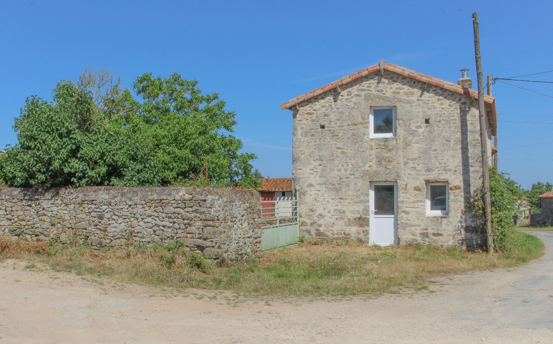 French property for sale in La Chapelle-Bertrand, Deux-Sèvres - €54,000 - photo 11