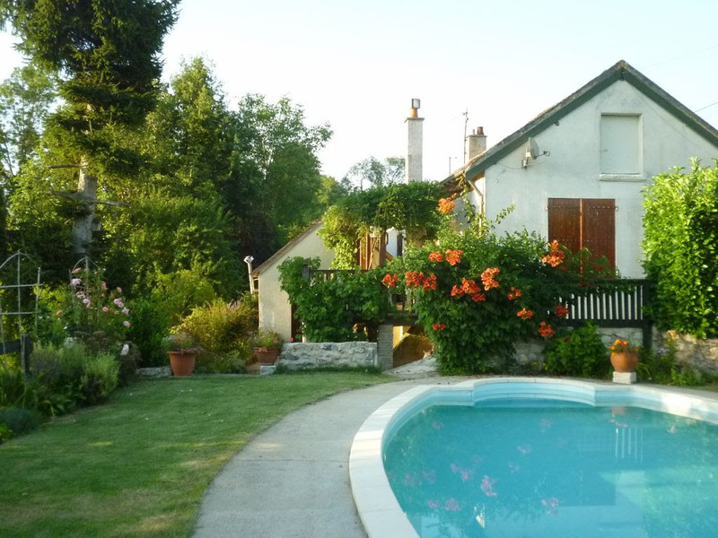 House for sale in Barrou IndreetLoire Superb 2 bed riverside