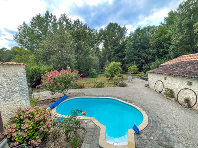 French property for sale in Mons, Charente_Maritime - €225,750 - photo 1
