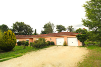 Propriété à vendre à Chabanais, Charente - 290 000 € - photo n°1