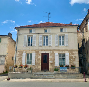 Maison à vendre à Mirambeau, Charente-Maritime, Poitou-Charentes, avec Leggett Immobilier