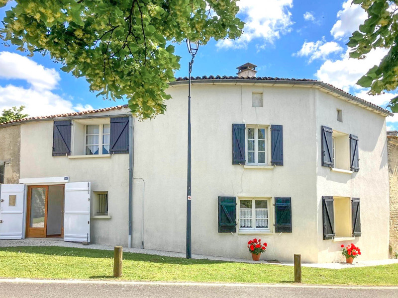 Maison à vendre à Val-d'Auge, Charente - 87.450 € - photo 1