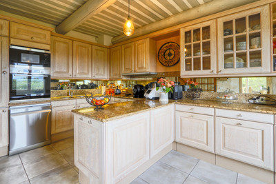 French property for sale in Saint-Saturnin-lès-Apt, Vaucluse - €875,000 - photo 6