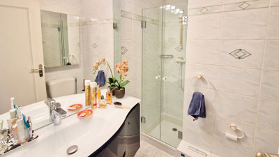 French property for sale in Cannes, Alpes-Maritimes - €695,000 - photo 7