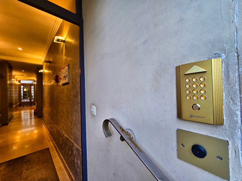 French property for sale in Paris, Paris - €398,000 - photo 11