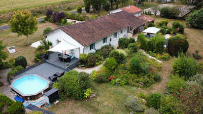 French property for sale in Édon, Charente - €385,000 - photo 1