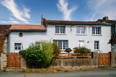 Maison à vendre à Saint-Martin-du-Fouilloux, Deux-Sèvres, Poitou-Charentes, avec Leggett Immobilier