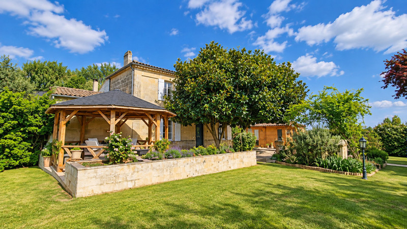 French property for sale in Saint-Magne-de-Castillon, Gironde - €395,000 - photo 0