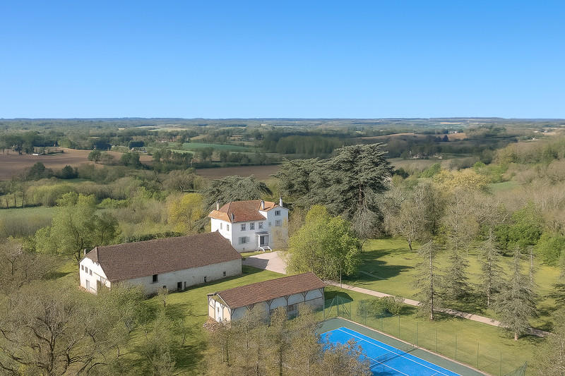chateau for sale in Aquitaine (Nouvelle-Aquitaine)