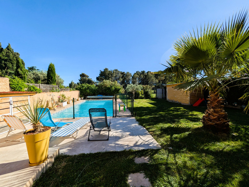 French property for sale in Vedène, Vaucluse - €399,000 - photo 1