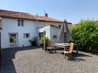 Maison à vendre à L'Isle-Jourdain, Vienne - 110.000 € - photo 10