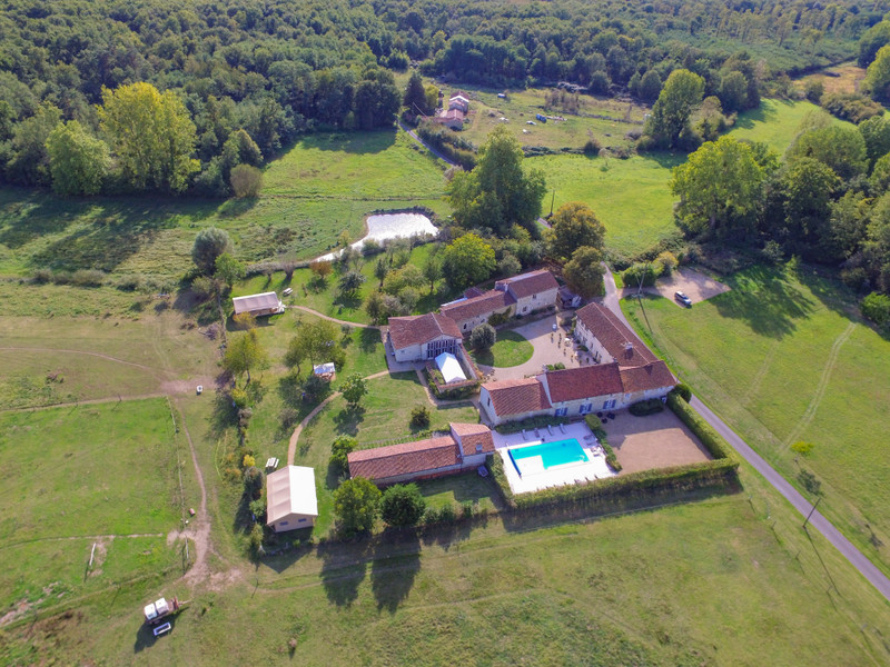 French property for sale in Berthegon, Vienne - €899,900 - photo 2