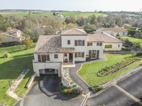 Propriété à vendre à Montignac-Charente, Charente - 365 000 € - photo n°1