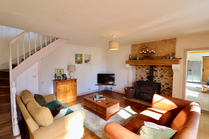 French property for sale in Écuras, Charente - €299,750 - photo 1