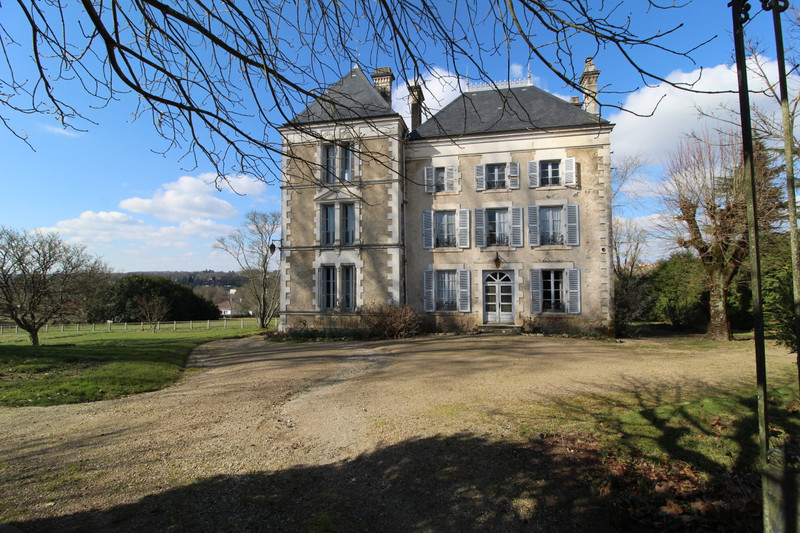 Maison à vendre à Confolens, Charente - 499 000 € - photo 1