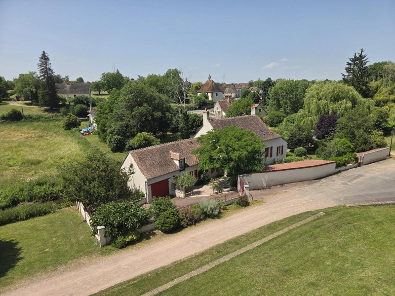 Maison à vendre à Ainay-le-Château, Allier - 369.000 € - photo 1