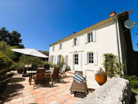 Maison à vendre à Clérac, Charente-Maritime - 299.999 € - photo 1