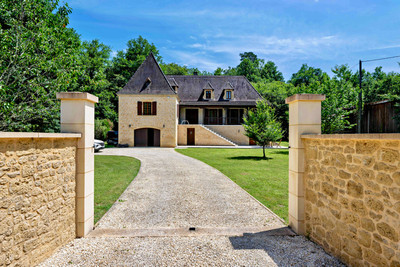 French property for sale in Saint-Léon-sur-Vézère, Dordogne - €465,000 - photo 1