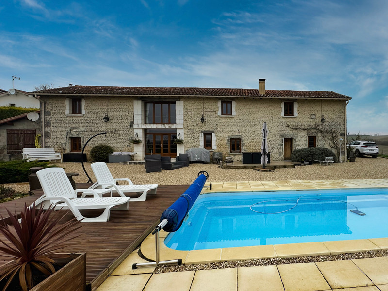 House for sale in CoteauxduBlanzacais Charente Newly renovated