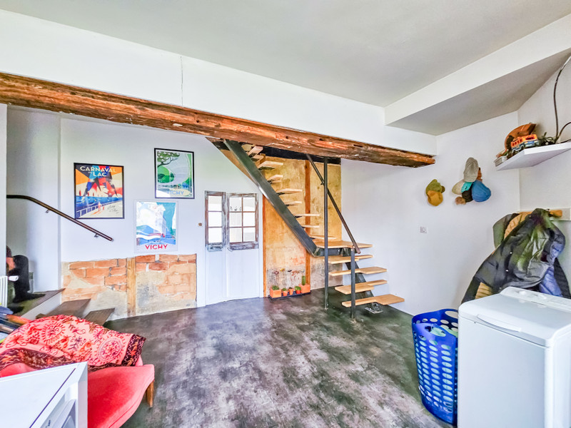 French property for sale in Cusset, Allier - €359,300 - photo 5