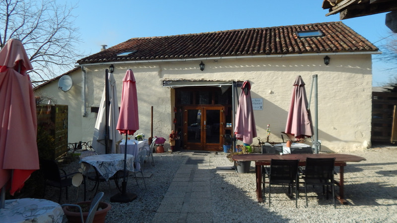 French property for sale in Combiers, Charente - &#8364;309,750 - photo 4