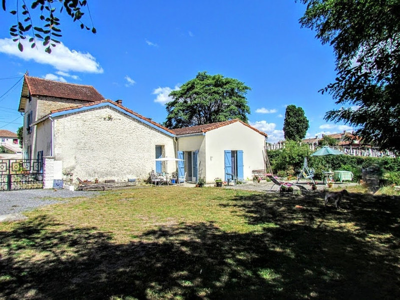 House for sale in Queaux Vienne Charming 2 bedroom cottage on the