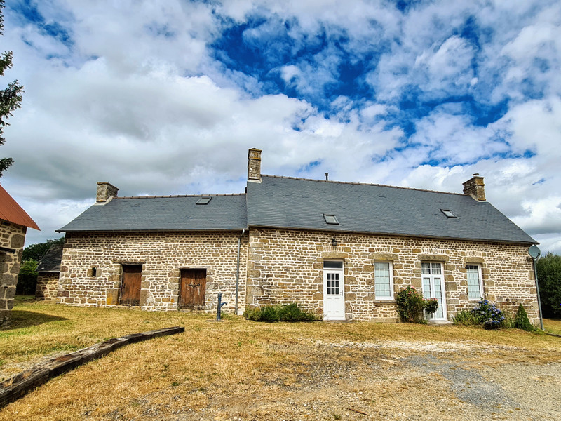 House for sale in Carelles Mayenne Bright and spacious 3 bed
