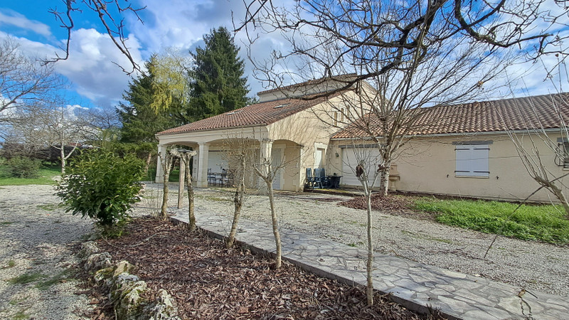 French property for sale in Champagne-et-Fontaine, Dordogne - €365,700 - photo 4