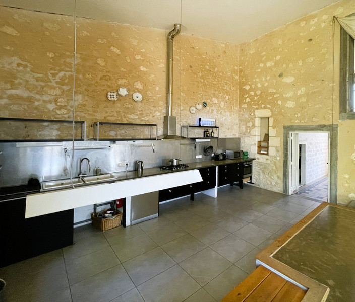 French property for sale in Bourg, Gironde - €450,000 - photo 5