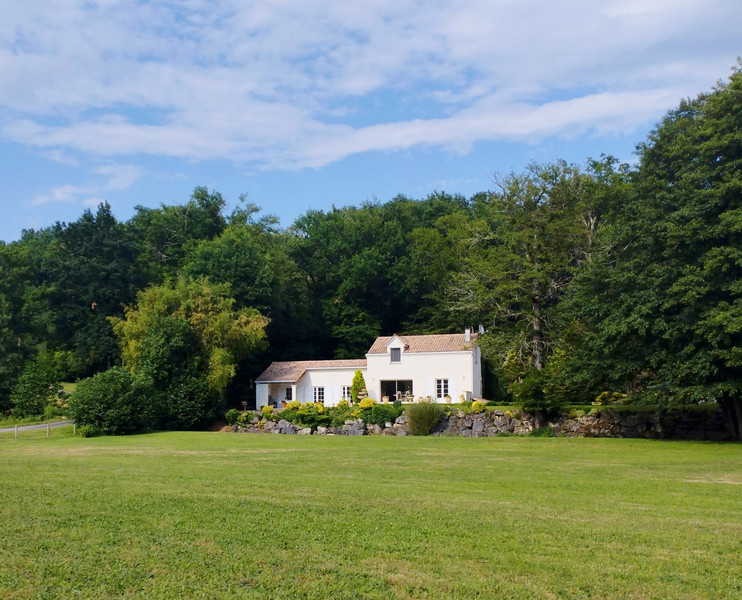 French property for sale in Rougnac, Charente - €521,600 - photo 5