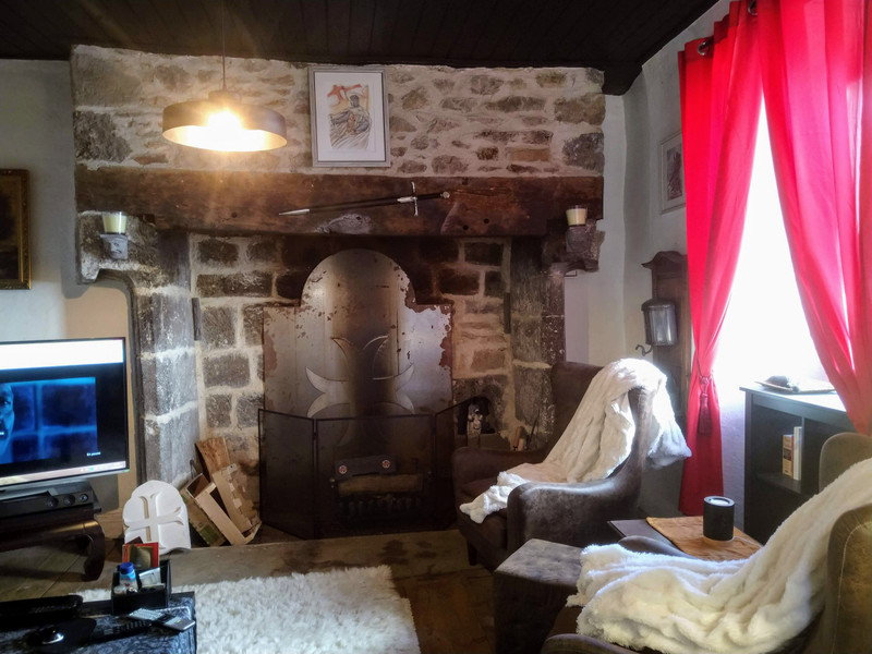 French property for sale in Pleaux, Cantal - &#8364;64,950 - photo 3