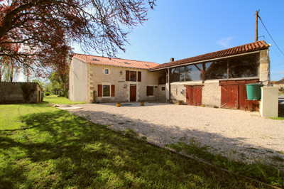 Maison à vendre à Loubillé, Deux-Sèvres, Poitou-Charentes, avec Leggett Immobilier