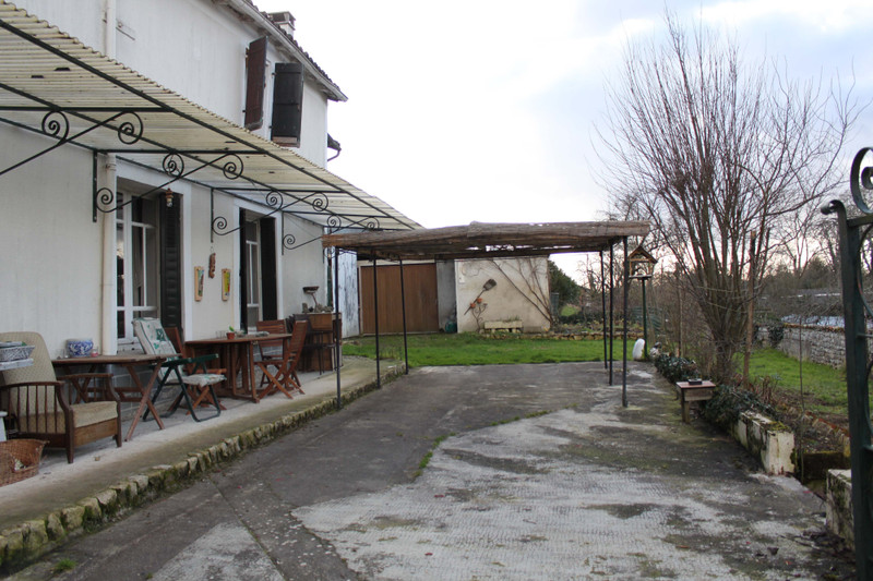 French property for sale in Montignac-Charente, Charente - &#8364;104,500 - photo 2
