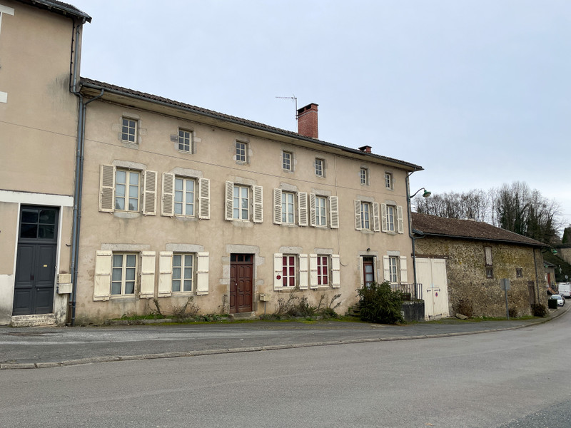 Maison à Châlus, Haute-Vienne - photo 1